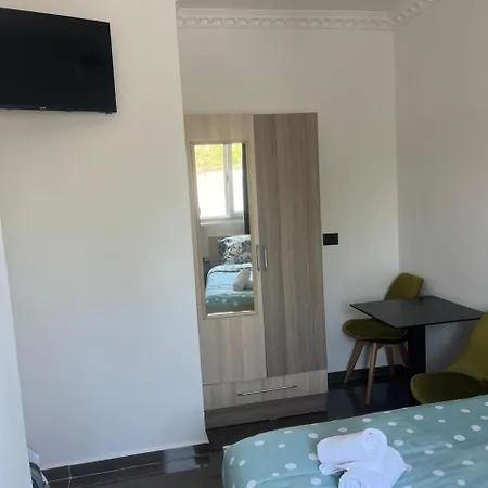 Aaron Hotel