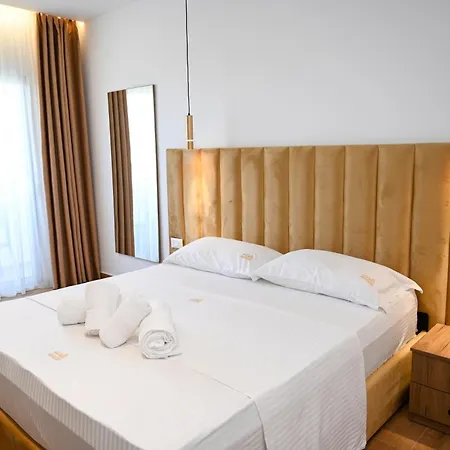 Aaron Hotel