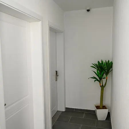 Aaron Hotel
