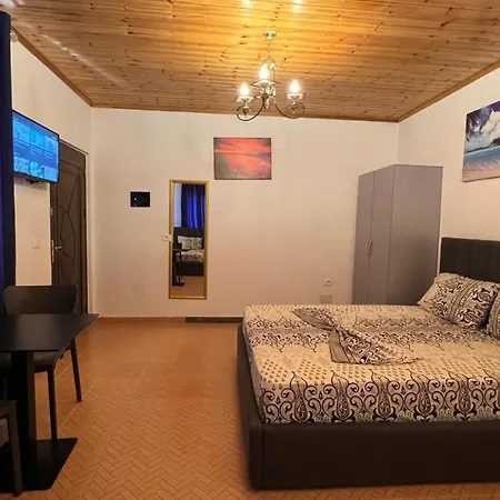 Aaron Hotel