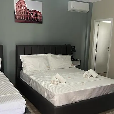 Aaron Hotel *