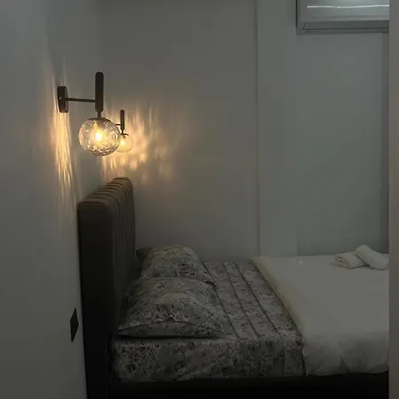 Aaron Hotel *