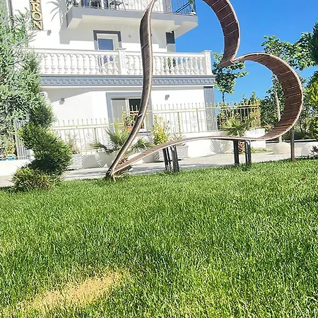 Aaron Hotel