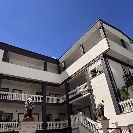 Aaron Hotel