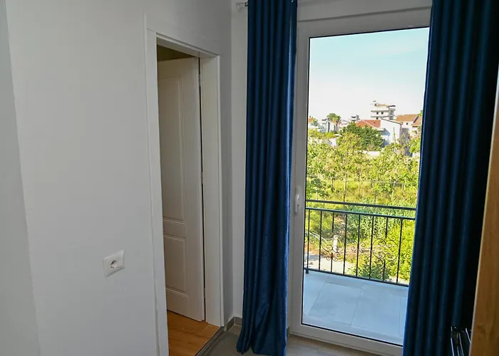 Отель Aaron Дуррес