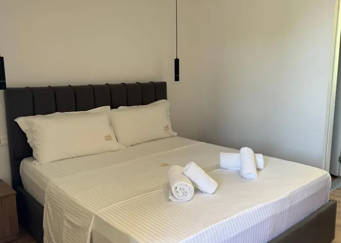 Отель Aaron Дуррес